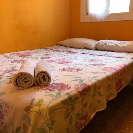 Motorsport Barcelona Hostel Eksteriør bilde