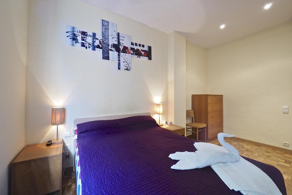 Motorsport Barcelona Hostel Eksteriør bilde