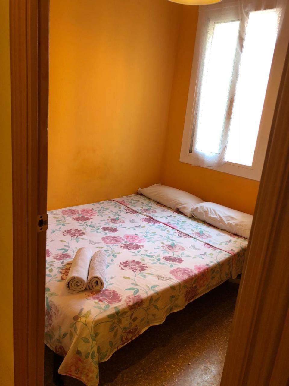 Motorsport Barcelona Hostel Eksteriør bilde
